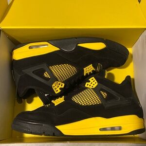 Jordan 4 Retro Thunder(2023)